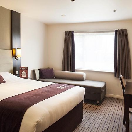Premier Inn Basingstoke West Exterior photo