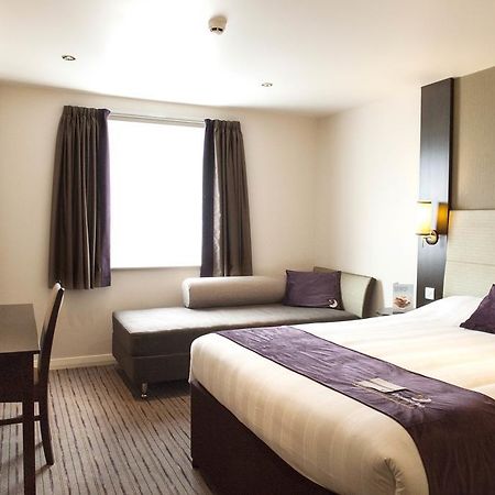 Premier Inn Basingstoke West Exterior photo
