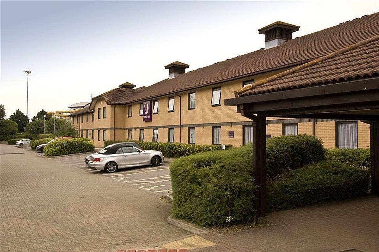 Premier Inn Basingstoke West Exterior photo