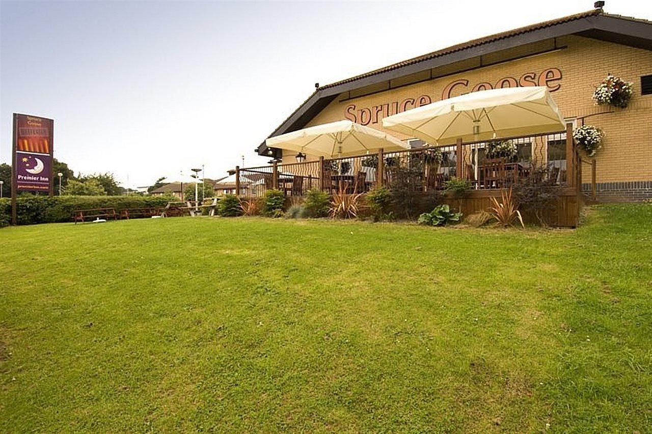 Premier Inn Basingstoke West Exterior photo