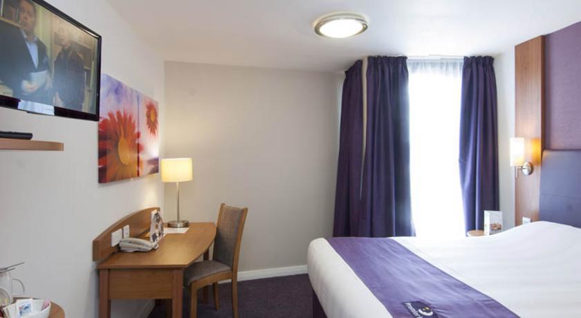 Premier Inn Basingstoke West Room photo