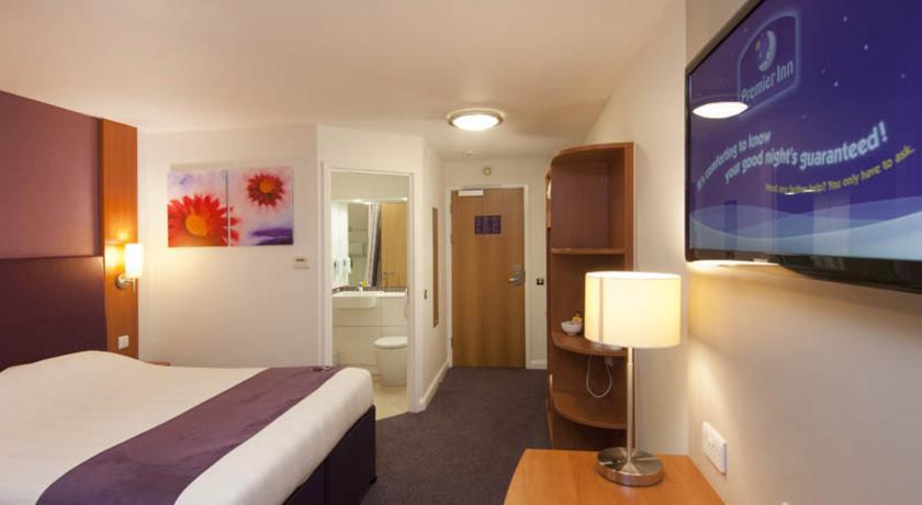 Premier Inn Basingstoke West Exterior photo