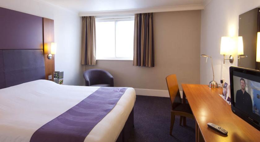 Premier Inn Basingstoke West Exterior photo