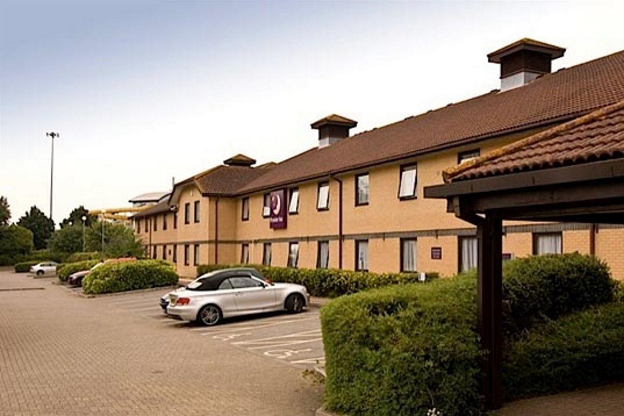 Premier Inn Basingstoke West Exterior photo