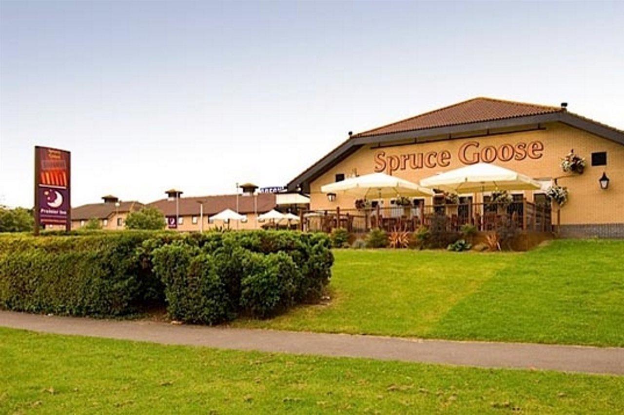 Premier Inn Basingstoke West Exterior photo