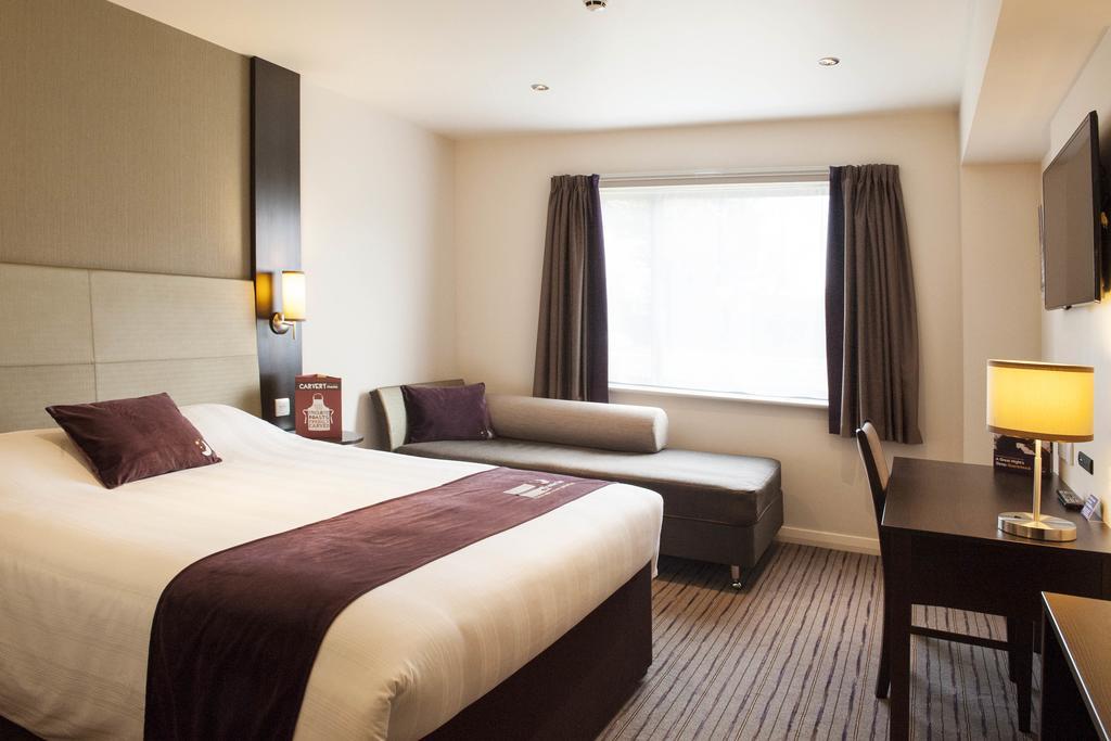 Premier Inn Basingstoke West Exterior photo
