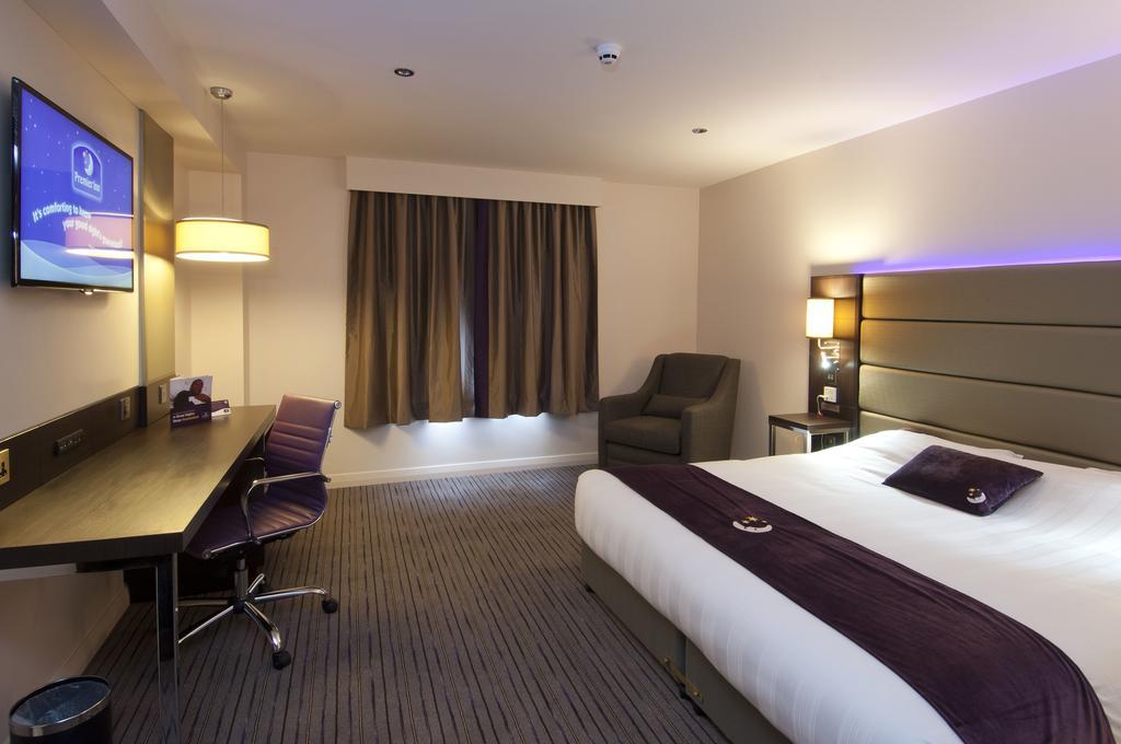 Premier Inn Basingstoke West Exterior photo