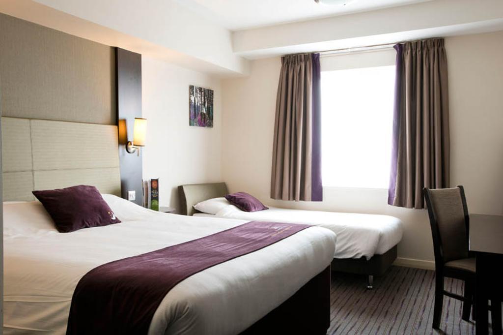 Premier Inn Basingstoke West Exterior photo