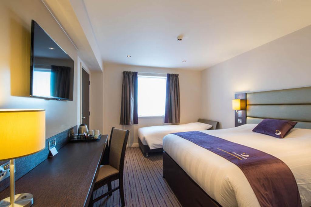 Premier Inn Basingstoke West Exterior photo