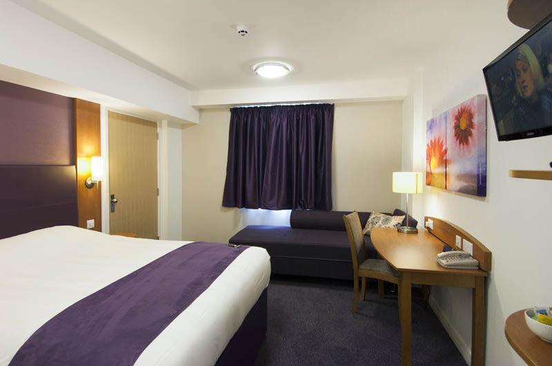 Premier Inn Basingstoke West Exterior photo