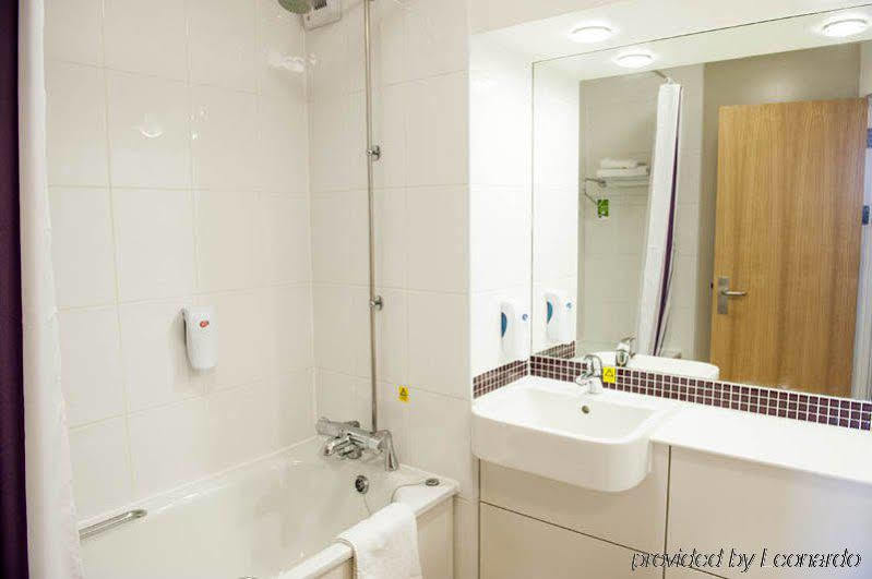 Premier Inn Basingstoke West Exterior photo